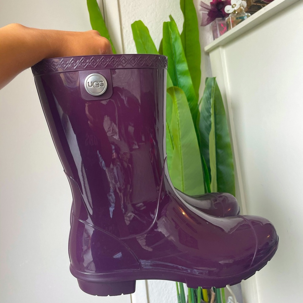 Ugg Rain boots (size 8)